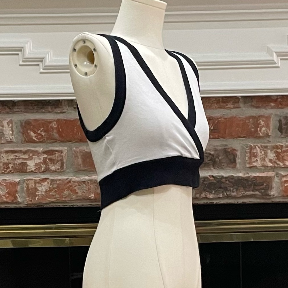Forever 21 black and white sleeveless crop top / M / Excellent condition - Picture 3 of 10